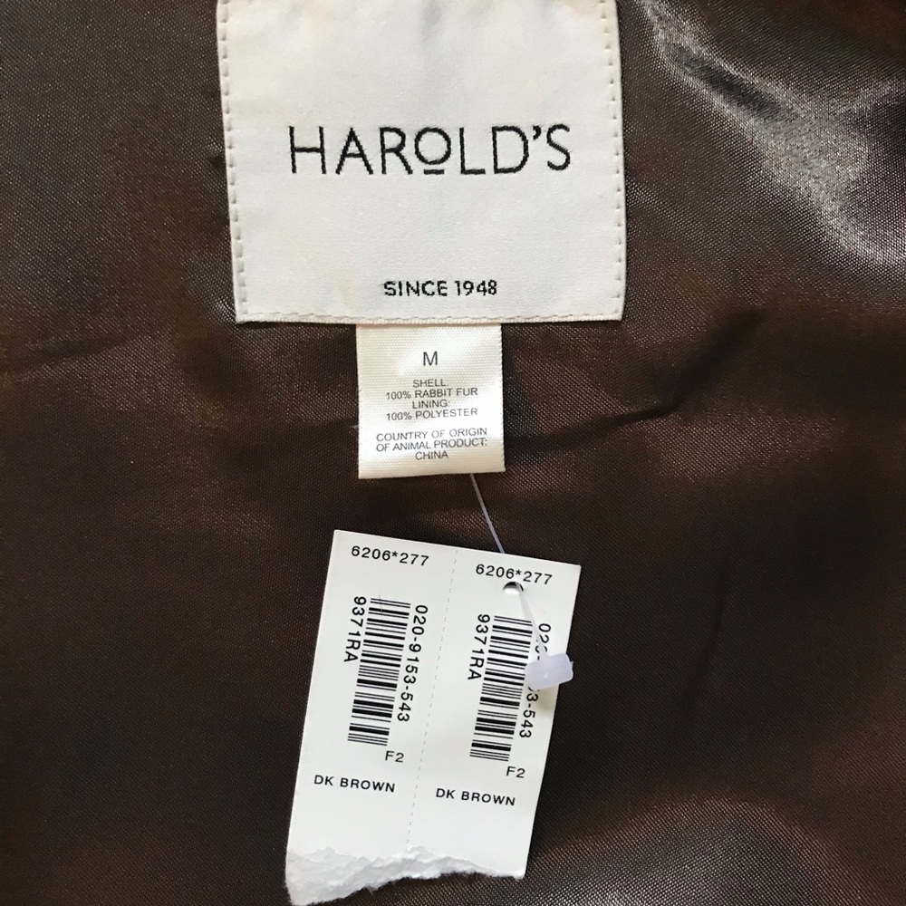Harold’s Rabbit Fur Vest - Picture 4 of 5
